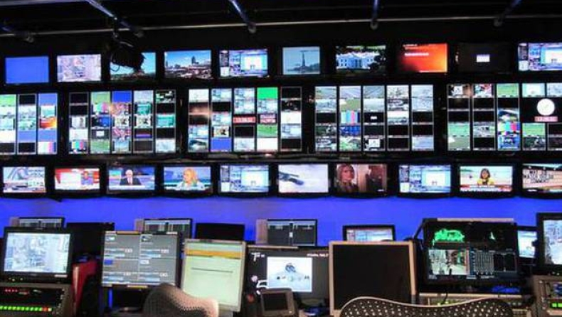 Η Κομισιόν ζητά εξηγήσεις από την κυβέρνηση για τις τηλεοπτικές άδειες