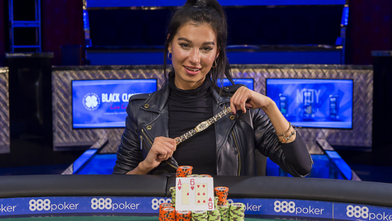 Γνωρίστε την νέα πρωταθλήτρια ποκερ| Από την Ρωσία στην κορυφή του Las Vegas(pics)