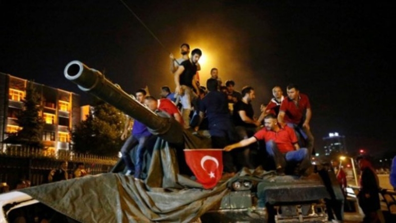 Απίστευτο βίντεο από το βράδυ του πραξικοπήματος στην Τουρκία (vid)