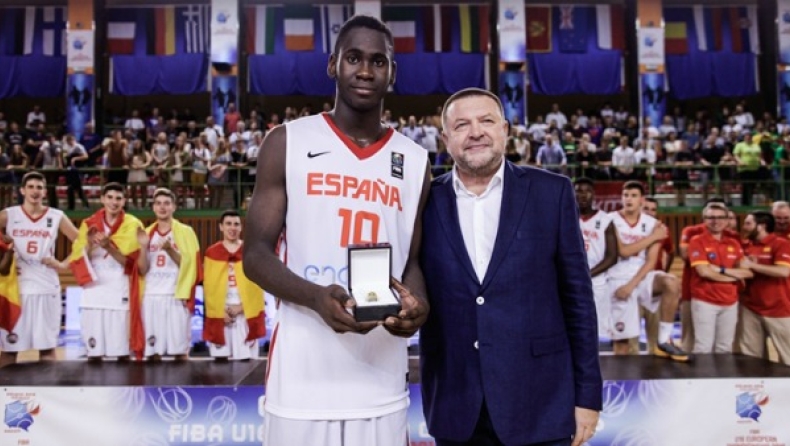Ουσμάν Γκαρούμπα: Ο MVP του Ευρωμπάσκετ Παίδων είναι 14 ετών! (pics)