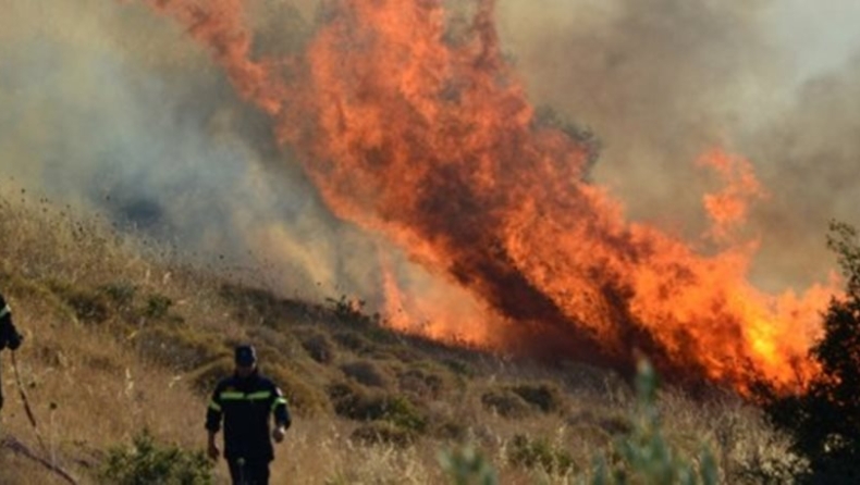 Ηράκλειο: Σε εξέλιξη πυρκαγιά στον Προφήτη Ηλία