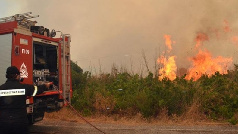 Mεγάλες πυρκαγιές σε Χίο, Μενίδι και Ασπρόπυργο (vids)