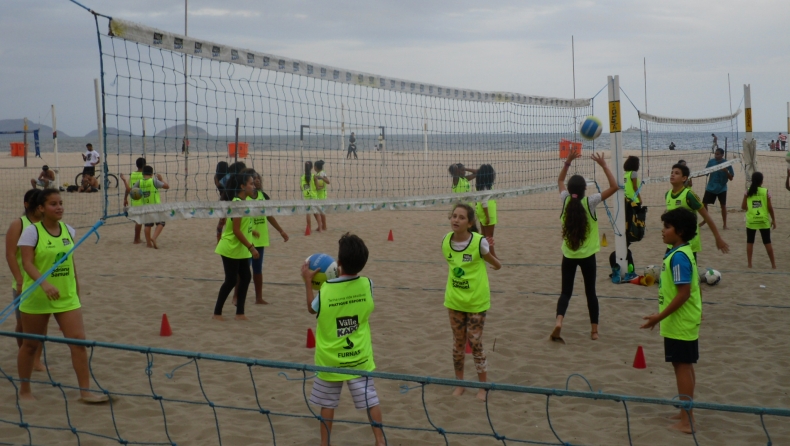 Beach Volley από... κούνια! (pics & vid)
