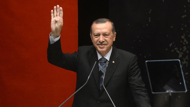 Τι κρύβει ο χαιρετισμός Ερντογάν με τα τέσσερα δάχτυλα