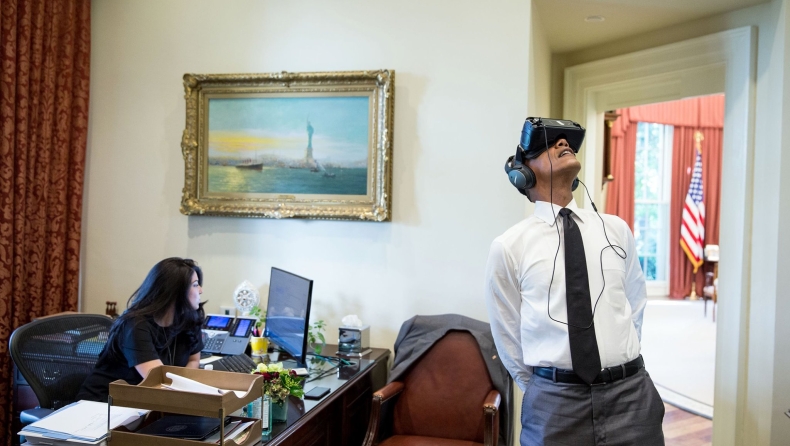 Ο Ζούκερμπεργκ έκανε δώρο γυαλιά εικονικής πραγματικότητας στον Ομπάμα (pics)