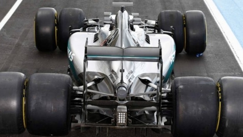 Ολοκληρώνει τις βρόχινες δοκιμές η Mercedes ενόψει 2017