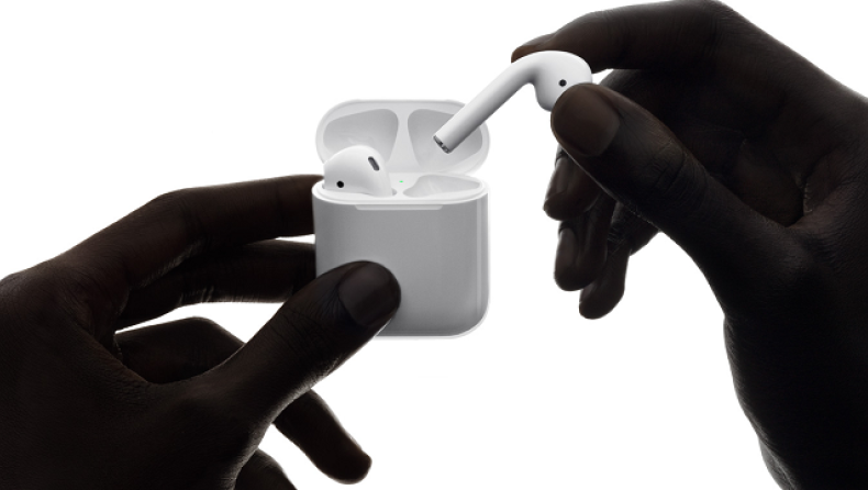 «Όλα τα λεφτά» τα νέα ασύρματα ακουστικά του νέου iPhone (pics & vids)