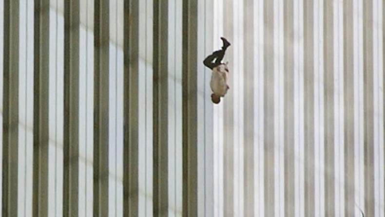 Η ιστορία της συγκλονιστικής φωτογραφίας από την 11η Σεπτεμβρίου (pics & vid)