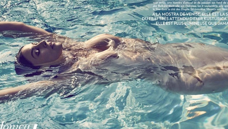 Γυμνή στην πισίνα η Monica Bellucci (pics)