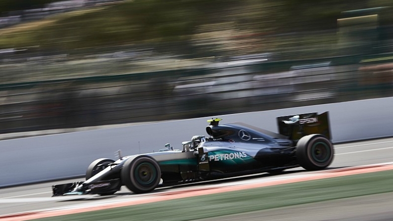 FP1: Κυριαρχία Mercedes, από κοντά οι Ferrari