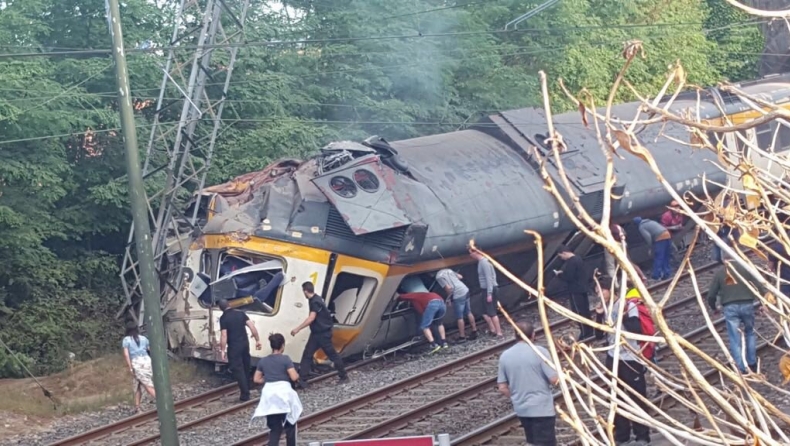 Ισπανία: Τουλάχιστον δύο νεκροί μετά από εκτροχιασμό τρένου (pics & vid)