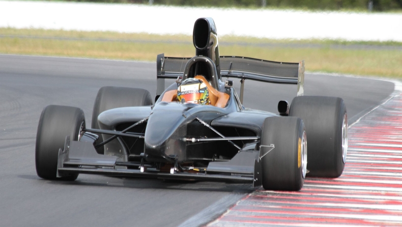 Επιστρέφει η Formula 5000 (vids & pics)