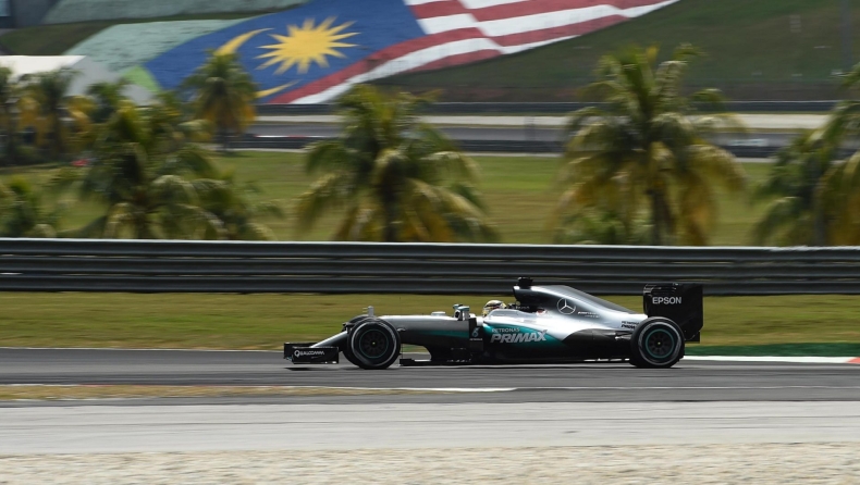 Καλύτερος ο Χάμιλτον και pole position στη Μαλαισία