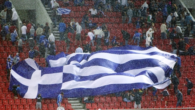 Η ομάδα του 2004 στο πλευρό της Εθνικής! (pic)