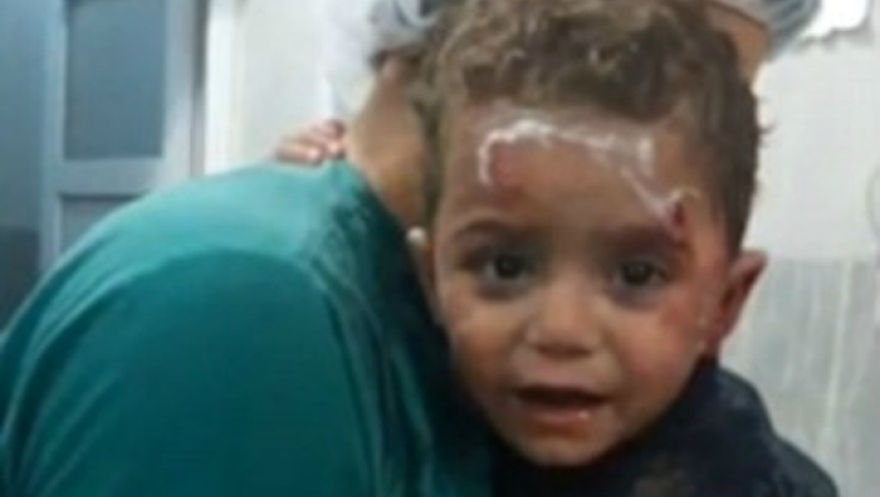 Συρία: Παιδί αρνείται να φύγει από την αγκαλιά του νοσηλευτή! (vid)