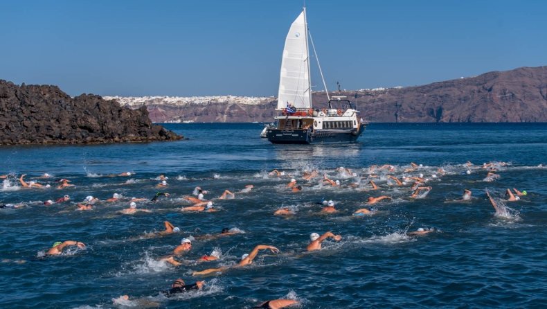 Απίστευτοι αγώνες κολύμβησης και τρεξίματος στη Σαντορίνη
