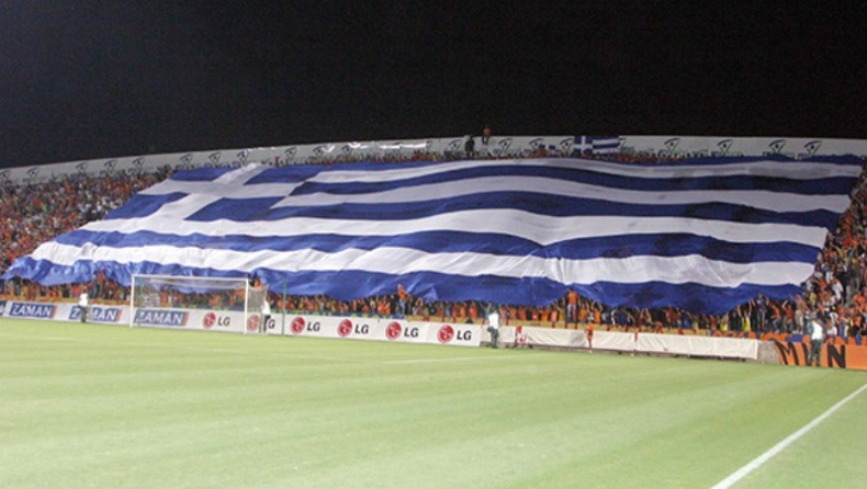 Οι οπαδοί του ΑΠΟΕΛ για το Ελλάδα - Κύπρος