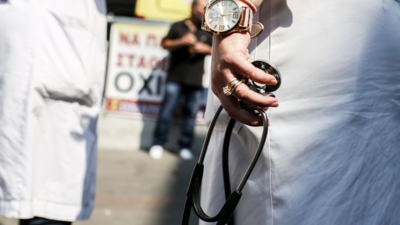H κυβέρνηση εξετάζει αυξήσεις στους μισθούς των γιατρών