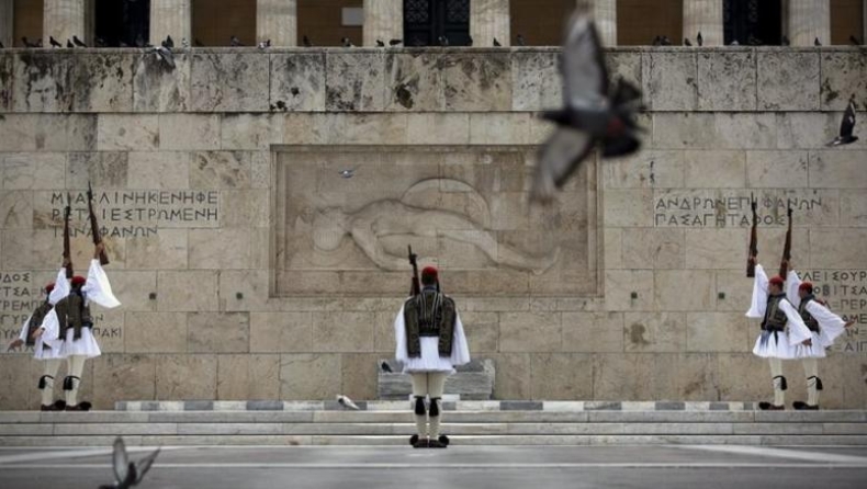 Μολότοφ κατά των Ευζώνων της Προεδρικής Φρουράς