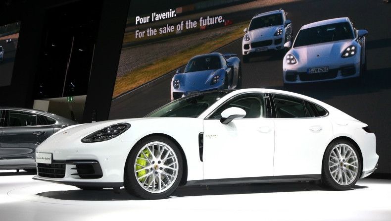 «Πράσινη» λιμουζίνα η νέα Porsche Panamera