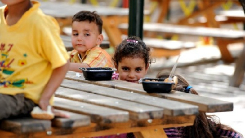 «Προσφυγόπουλα υπό κράτηση γιατί είχαν παιχνίδια-πλαστικά όπλα»