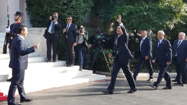 Χαιρετούσαν τον Ομπάμα από τα μπαλκόνια (pics)