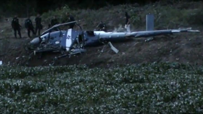 Πόλεμος στις φαβέλες: Ελικόπτερο της αστυνομίας καταρρίφθηκε (vid)