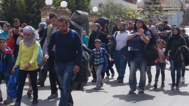 Πρόσφυγες στην Ελλάδα πληρώνουν λαθρέμπορους να τους γυρίσουν Συρία