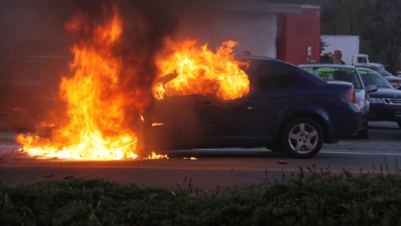 Η πρώην του Κρητικού λυράρη του έκαψε το αμάξι