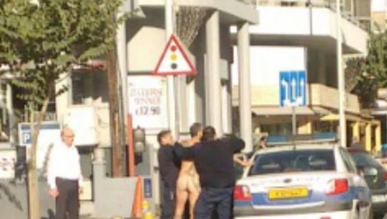 Άντρας βγήκε γυμνός και δάγκωσε αστυνομικούς (pic)