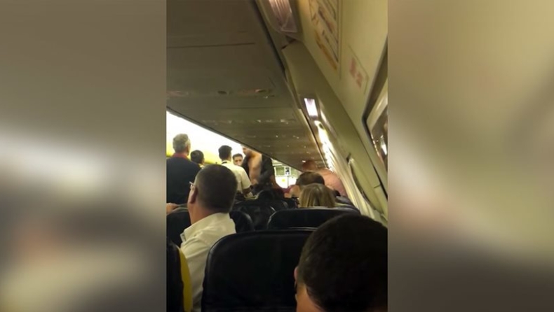 Αεροσκάφος της Ryanair έκανε αναγκαστική προσγείωση μετά από καβγά (vid)