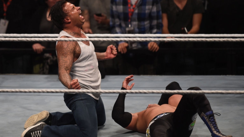 Ντεμπούτο με νίκη για τον Βίζε στο WWE! (pics+vids)