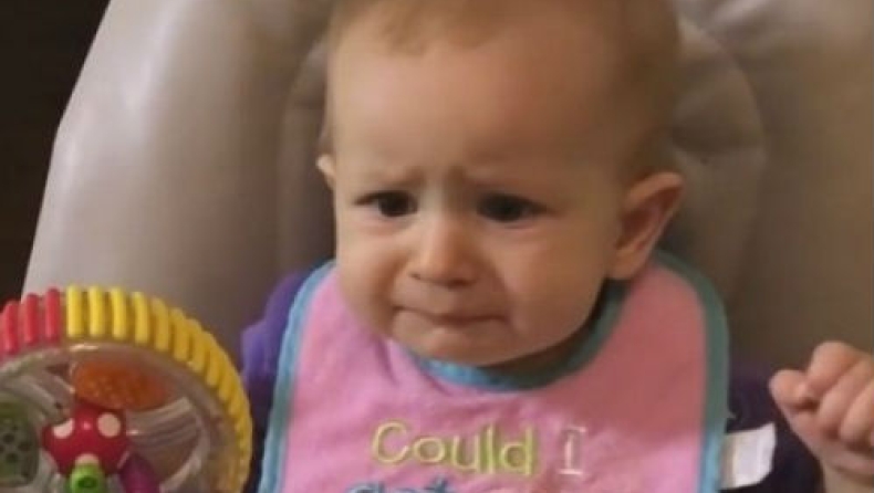 Οι επικές αντιδράσεις ενός μωρού που τρώει γιαούρτι και μπρόκολο (vids)