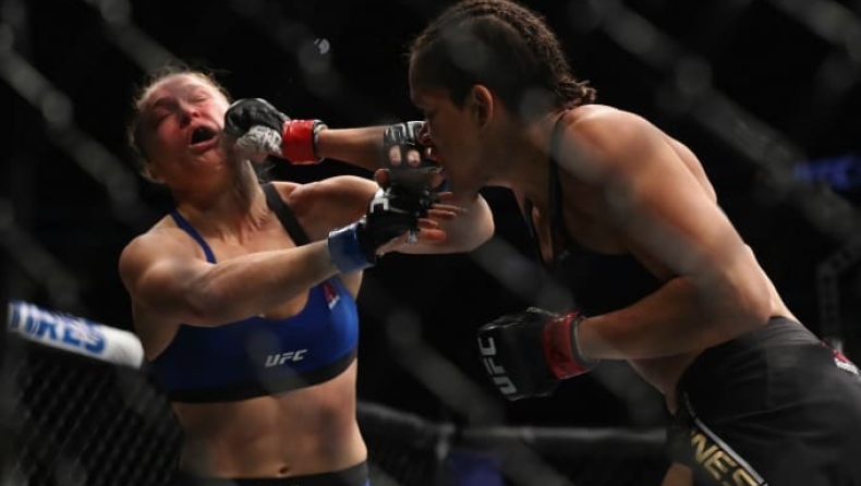 Η επιστροφή της Rousey κράτησε μόλις 48'' (vid)