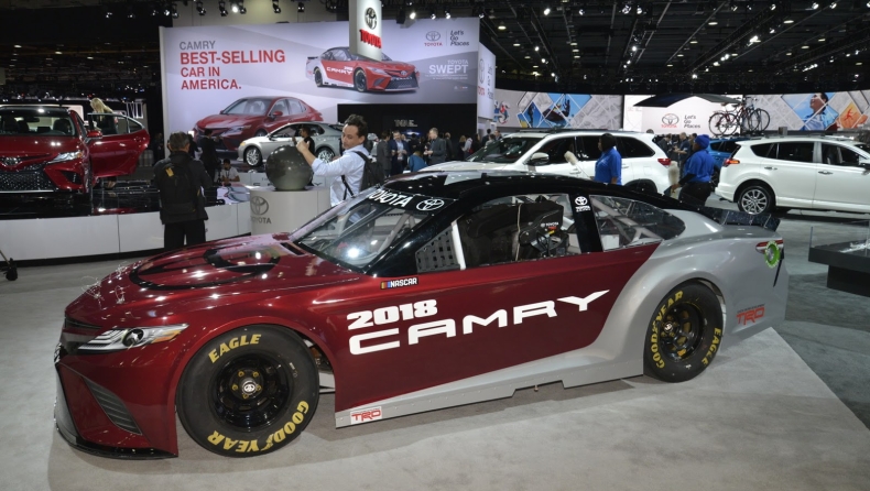 Με 725 ίππους στο NASCAR το Toyota Camry (vid & pics)