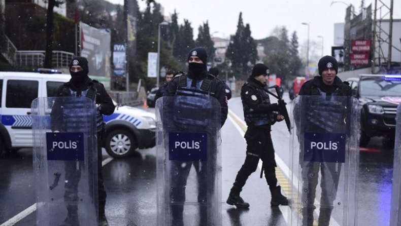 Νεκροί τρεις αστυνομικοί από την έκρηξη στην Τουρκία (pics)