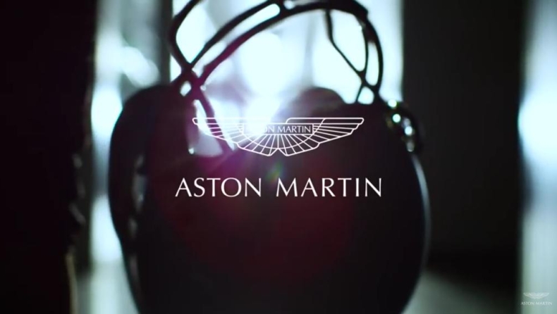 Η Aston Martin παρέα με τον πρωταγωνιστή του Super Bowl (vid)