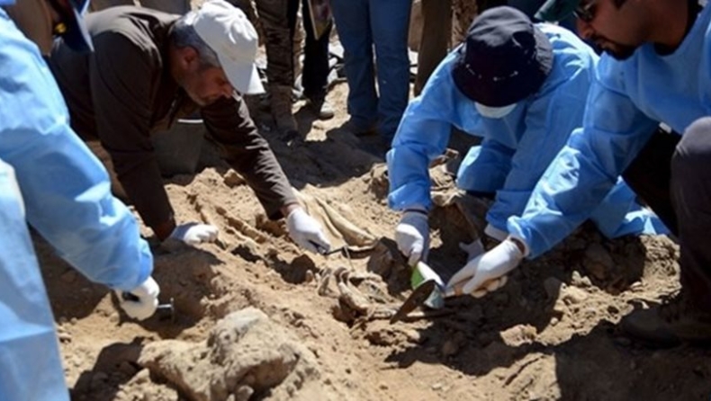 Βρέθηκαν 130 πτώματα σε ομαδικούς τάφους στη Συρία