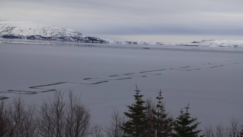 Περίεργο φαινόμενο σε λίμνη της Ισλανδίας τρομάζει τους κατοίκους (pics)