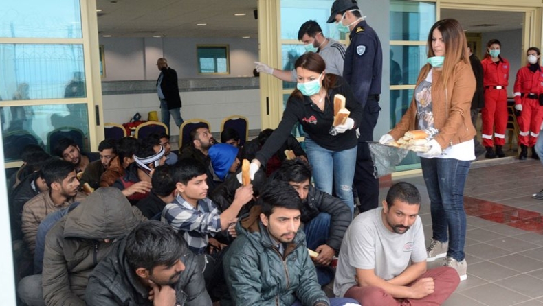 Die Zeit: Ελλάδα και πρόσφυγες υφίστανται όλα τα δεινά εξαιτίας της ΕΕ