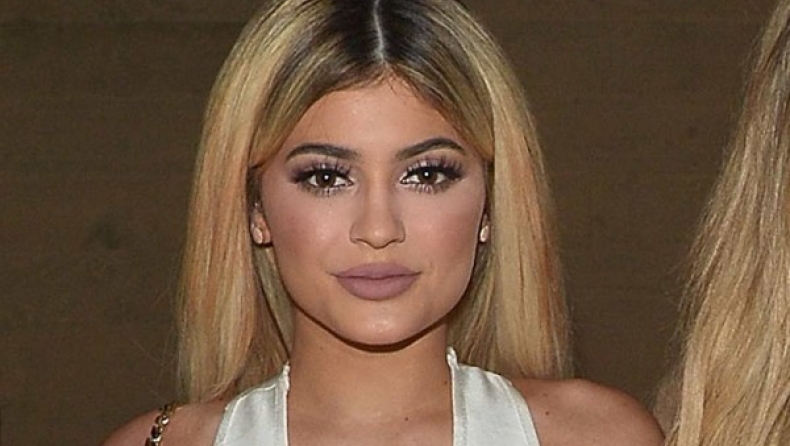 Η Kylie Jenner ανάβει... φωτιές με την πίσω όψη της (pic)