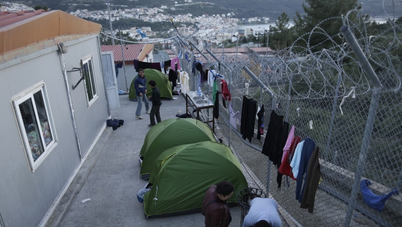 Όπλα και ναρκωτικά σε προσφυγικές δομές της Μυτιλήνης