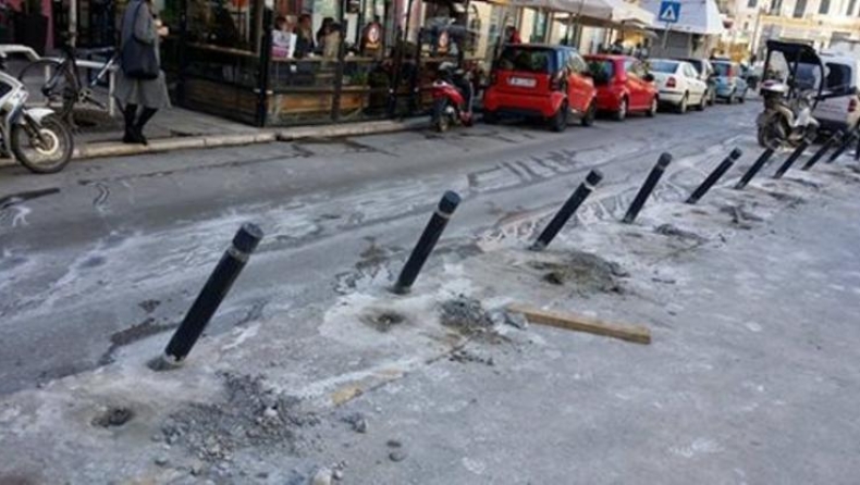 Έβαλαν λάθος τα κολωνάκια σε δρόμο της Θεσσαλονίκης (pics)