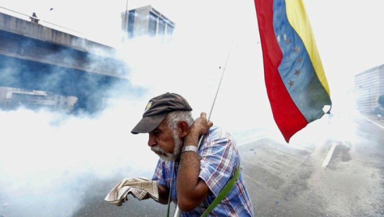 Συνεχίζεται ο αγώνας κατά του Μαδούρο στη Βενεζουέλα (vid & pics)