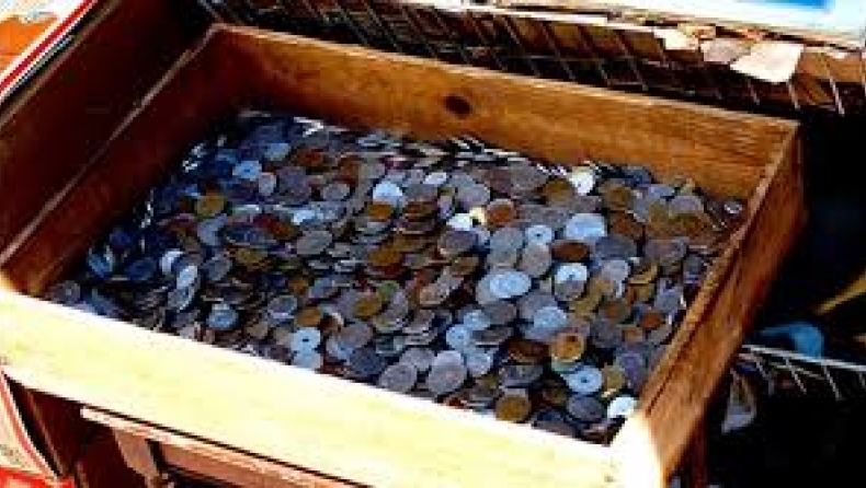 Ιερόσυλος με «ειδική» πατέντα «ψάρευε» κέρματα από το παγκάρι