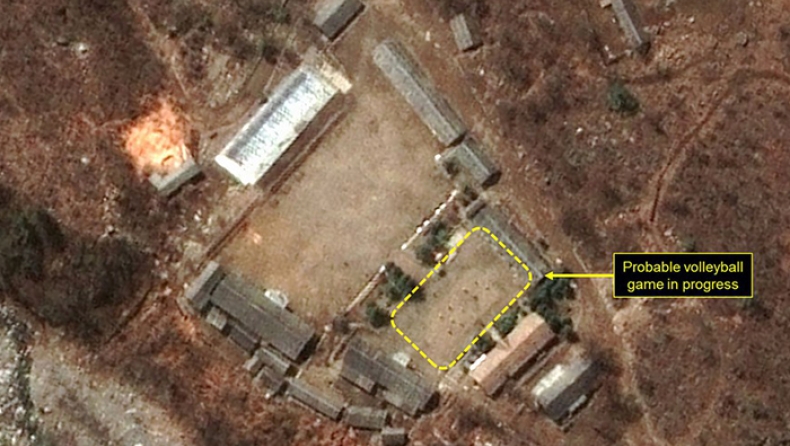 Περίεργες φωτογραφίες με Βορειοκορεάτες να παίζουν βόλεϊ στις πυρηνικές εγκαταστάσεις (pics)