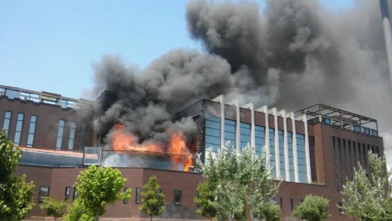 Μεγάλη πυρκαγιά σε κτίριο στo Γκάζι