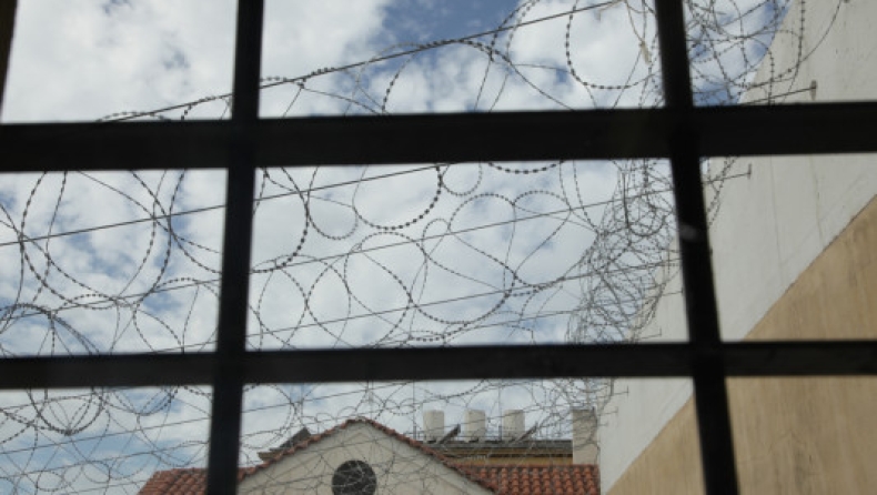 Κρατούμενοι στην Πάτρα ζητούν απομάκρυνση γιατρού