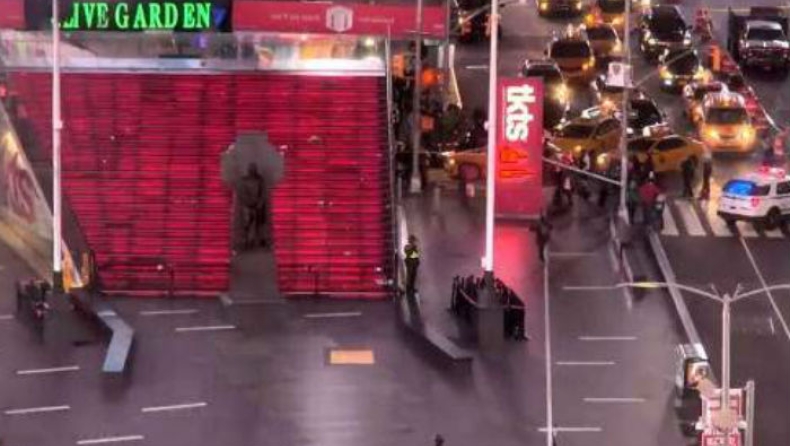 Εκκενώθηκε η Times Square λόγω ύποπτων αντικειμένων (pics & vids)