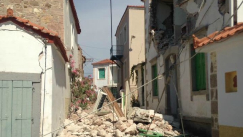 Σεισμός στη Μυτιλήνη: Πολλές υλικές ζημιές κι αρκετοί τραυματίες (pics & vid)